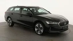 Onyx schwarz metallic Gebraucht 2024 Skoda Superb Selection Kombi | 41.595 € (Fairer Preis)