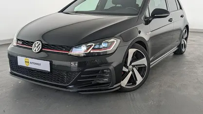 Gebraucht VW Golf VII GTI 245 PS (180 kW) 2019 Deep black perleffekt Limousine