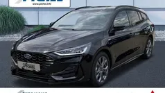 Schwarz(metallic) Gebraucht 2023 Ford Focus ST-Line Kombi | 25.890 € (Fairer Preis)