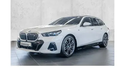 Gebraucht BMW i5 M Sport 250 kW (340 PS) 2025 Weiß Kombi