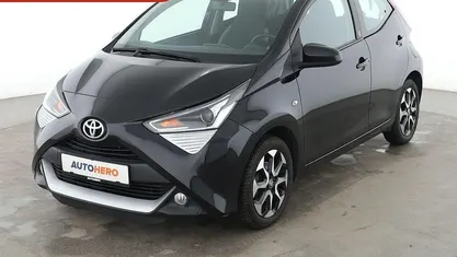 Schwarz Gebraucht 2020 Toyota Aygo X-play Kleinwagen | 10.240 € (Fairer Preis)