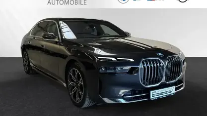 Gebraucht BMW 750e Comfort Edition 489 PS (359 kW) 2024 Sophistograu brillanteffekt metallic Limousine