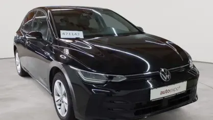Gebraucht VW Golf VIII Life 150 PS (110 kW) 2025 Grenadillschwarz metallic Limousine