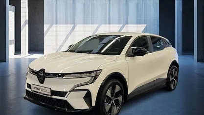 Weiß Gebraucht 2022 Renault Megane E-Tech Equilibre Limousine | 17.270 € (Fairer Preis)