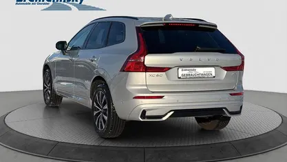 Silber Gebraucht 2022 Volvo XC60 Plus SUV | 36.460 € (Fairer Preis)
