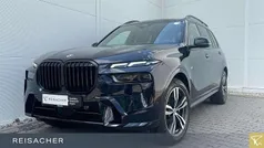 Carbonschwarz metallic Gebraucht 2024 BMW X7 M Sport SUV | 81.899 € (Superpreis)