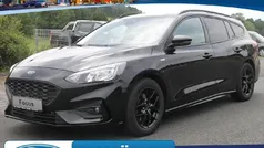 Obsidianschwarz metallic Gebraucht 2020 Ford Focus | 14.990 € (Fairer Preis)