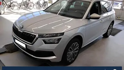 Usata Skoda Kamiq Tour 150 CV (110 kW) 2022 Argento SUV