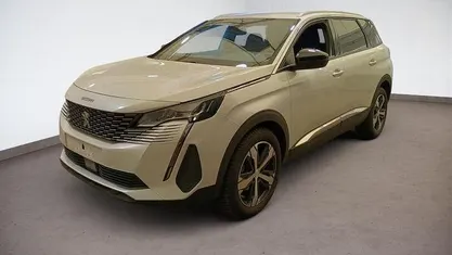 Perlmutt weiss Gebraucht 2024 Peugeot 5008 Allure Van / Kleinbus | 29.790 € (Fairer Preis)