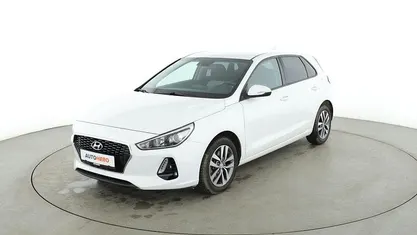 Weiß Gebraucht 2017 Hyundai i30 Trend Limousine | 13.260 € (Fairer Preis)