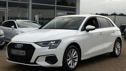 Weiß Gebraucht 2022 Audi A3 Basis Limousine | 21.980 € (Fairer Preis)