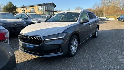 Gebraucht 2025 Skoda Superb Selection Kombi | 45.230 € (Superpreis)