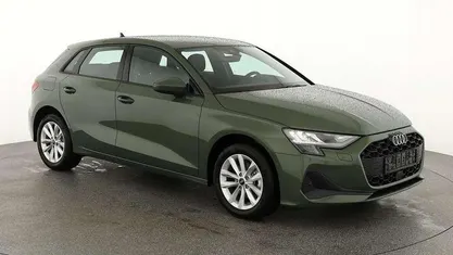 Distrikt grün metallic Neu 2025 Audi A3 Limousine | 34.470 € (Fairer Preis)