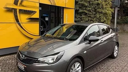 Grau Gebraucht 2022 Opel Astra Edition Limousine | 17.990 € (Fairer Preis)