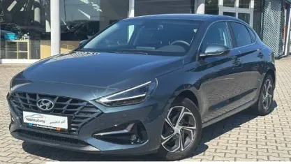 Gebraucht Hyundai i30 Comfort 120 PS (88 kW) 2022 Blau Limousine