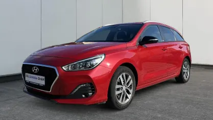 Gebraucht Hyundai i30 Passion 120 PS (88 kW) 2018 Fiery red Kombi