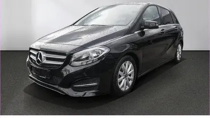 Gebraucht Mercedes B180 Business 122 PS (89 kW) 2017 Schwarz Van / Kleinbus