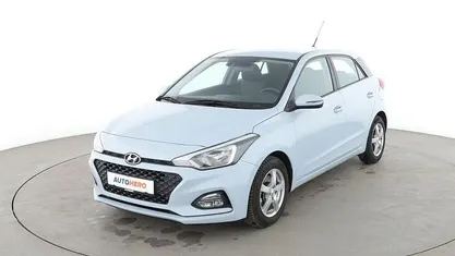 Grau Gebraucht 2018 Hyundai i20 Trend Limousine | 12.870 € (Fairer Preis)