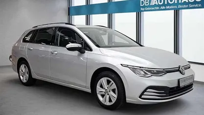 Gebraucht VW Golf VIII Life 110 PS (80 kW) 2023 Silber Kombi