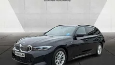 Black sapphire metallic Gebraucht 2023 BMW 318 Comfort Edition Kombi | 33.300 € (Fairer Preis)