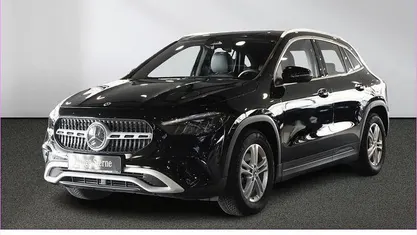 Gebraucht Mercedes GLA200 163 PS (119 kW) 2024 Unilack nachtschwarz SUV