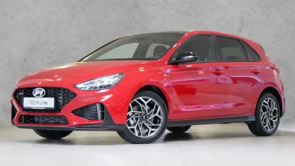 Neu Hyundai i30 N Line 150 PS (110 kW) 2026 Engine red Limousine