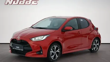 Neu Toyota Yaris 116 PS (85 kW) 2026 Karminarot metallic Kleinwagen