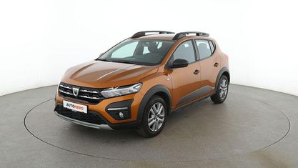 Usata Dacia Sandero Essentiel 91 CV (66 kW) 2021 Arancione Berlina