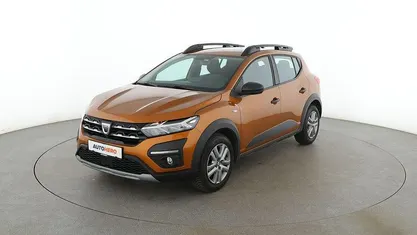 Usata Dacia Sandero Essentiel 91 CV (66 kW) 2021 Arancione Berlina