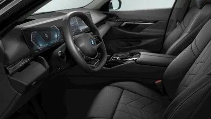 Gebraucht BMW i5 Sport Line 250 kW (340 PS) 2024 Black sapphire metallic Limousine