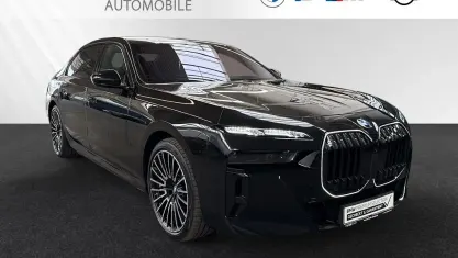 Gebraucht BMW 750e M Sport 489 PS (359 kW) 2025 Black sapphire metallic Limousine