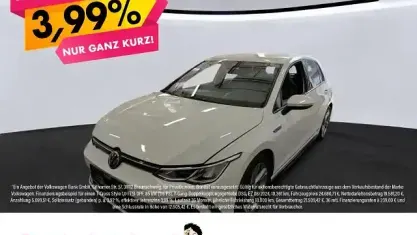 Gebraucht VW Golf VIII R-line 131 PS (96 kW) 2022 Oryxweiß perlmutteffekt Limousine