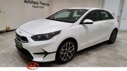 Używany Kia Ceed Spirit 140 KM (102 kW) 2025 Biały Hatchback