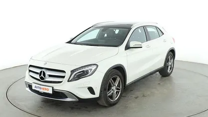 Weiß Gebraucht 2016 Mercedes GLA200 Urban SUV | 16.670 € (Fairer Preis)