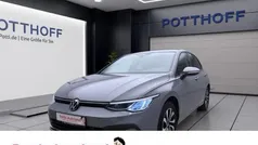 Grau Gebraucht 2022 VW Golf VIII Active Limousine | 19.377 € (Fairer Preis)