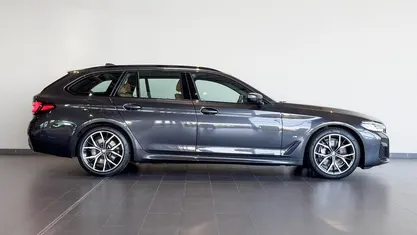 Grau Gebraucht 2022 BMW 540 M Sport Kombi | 41.750 € (Guter Preis)