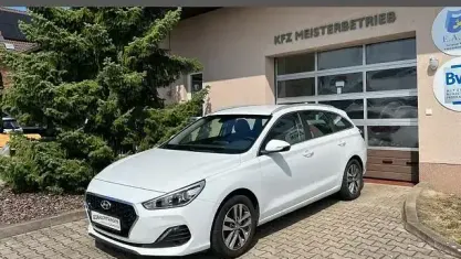 Gebraucht Hyundai i30 Style 140 PS (102 kW) 2019 Weiß Kombi