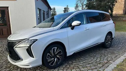 Weiß metallic Gebraucht 2024 DFSK Forthing 4 Van / Kleinbus | 28.490 € (Fairer Preis)