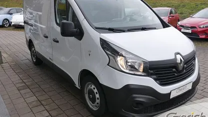 Arktisweiß Gebraucht 2019 Renault Trafic Komfort Van / Kleinbus | 16.900 € (Fairer Preis)