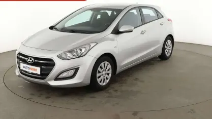 Gebraucht Hyundai i30 Classic 101 PS (74 kW) 2016 Silber Limousine