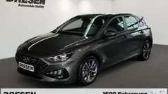 Grau Gebraucht 2024 Hyundai i30 Trend Limousine | 20.990 € (Fairer Preis)