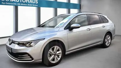 Gebraucht VW Golf VIII Life 110 PS (80 kW) 2024 Silber Kombi