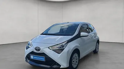 Pianosaweiß Gebraucht 2020 Toyota Aygo X-play Kleinwagen | 6.990 € (Guter Preis)