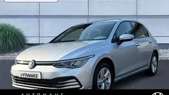 Silber Gebraucht 2023 VW Golf VIII Limousine | 23.719 € (Guter Preis)