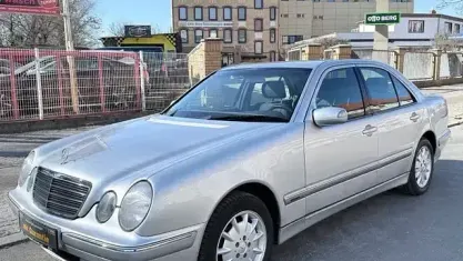 Occasion Mercedes E220 Elegance 143 ch (105 kW) 2001 Argent Berline