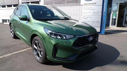 Bursting green Neu 2025 Ford Kuga ST-Line SUV | 31.290 € (Guter Preis)