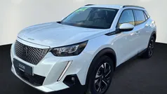 Lack weiss perlglänzend/typ au Gebraucht 2021 Peugeot e-2008 Allure SUV | 16.490 € (Superpreis)