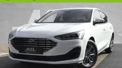 Frozen white Gebraucht 2023 Ford Focus Titanium Limousine | 20.870 € (Fairer Preis)