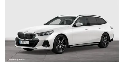 Gebraucht BMW 520 M Sport 197 PS (144 kW) 2025 Mineralweiß Kombi