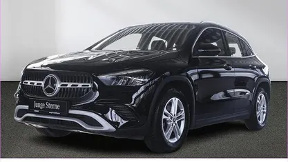 Gebraucht Mercedes GLA200 163 PS (119 kW) 2024 Unilack nachtschwarz SUV